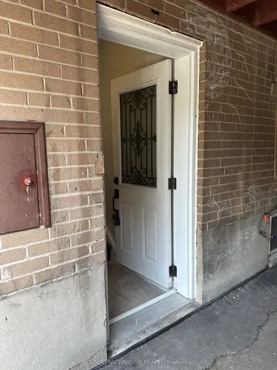 43 Par Avenue, Toronto, On M1g 2g5