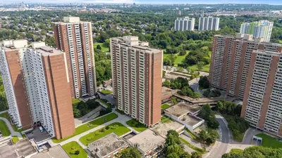 1 Massey Square 609, Toronto, On M4c 5l4