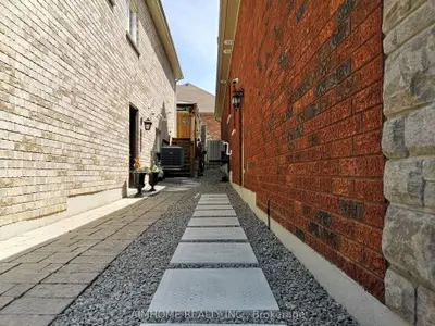 27 Maple Edge Lane Legbsmt, Whitby, On L1r 2n1