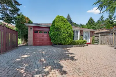 16 Earswick Drive, Toronto, On M1e 1c6