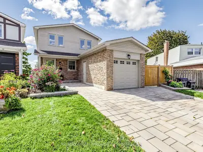19 Post Horn Grove, Toronto, On M1s 3n3