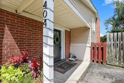 404 Burnley Court, Oshawa, On L1g 7g6
