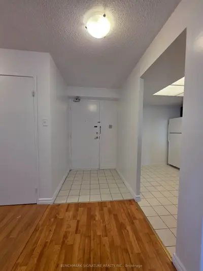 300 Alton Towers Circle 1409, Toronto, On M1v 4x9