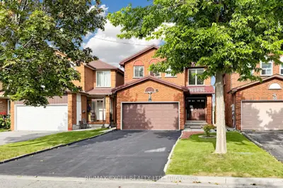33 Wharton Square, Toronto, On M1v 4m9