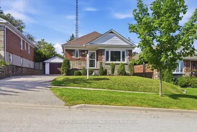 216 College Avenue, Oshawa, On L1j 1r7