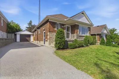 216 College Avenue, Oshawa, On L1j 1r7