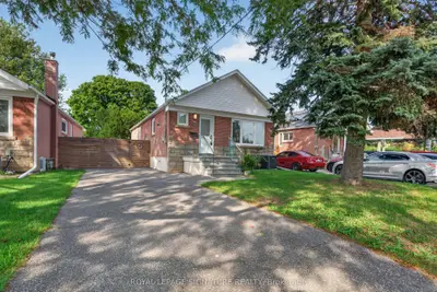 24 Glenshaw Crescent, Toronto, On M4b 2c9