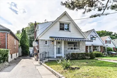 292 Glebemount Avenue, Toronto, On M4c 3v3