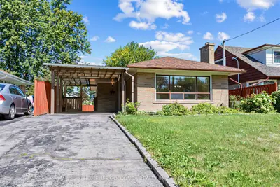 9 Moorecroft Crescent, Toronto, On M1k 3t9