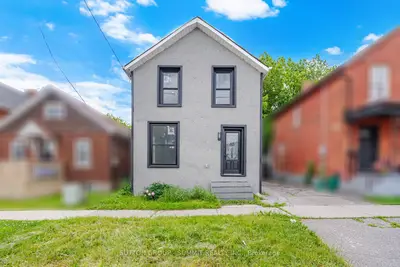 11 Maple Street, Oshawa, On L1h 2l6