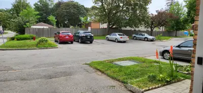21 Rockwood Drive 8, Toronto, On M1m 3m9