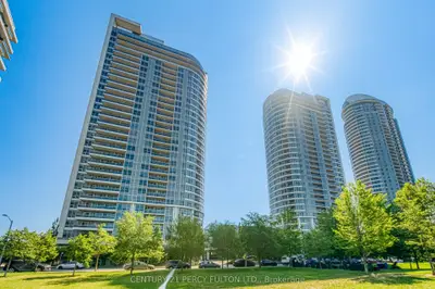 181 Village Green Square 116, Toronto, On M1s 0l3