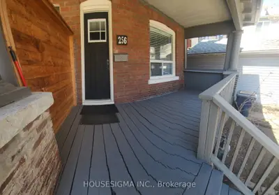 256 Woodbine Avenue, Toronto, On M4l 3p2
