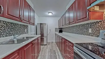 1 Massey Square 1803, Toronto, On M4c 5l4