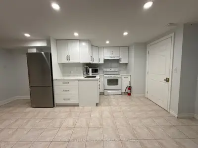 753 Glenforest Street Lower, Oshawa, On L1j 5e9