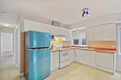 1117 Queen Street E 2nd Floor, Toronto, On M4m 1k9