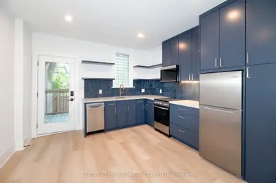 1105 Queen Street E Main, Toronto, On M4m 1k7