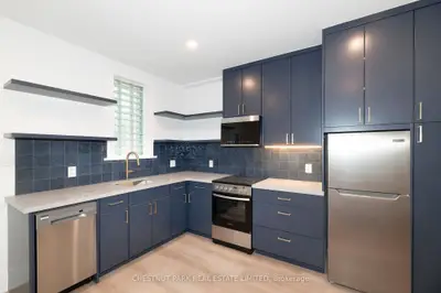 1105 Queen Street E Main, Toronto, On M4m 1k7
