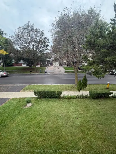 148 Grenbeck Drive Main, Toronto, On M1v 2h6