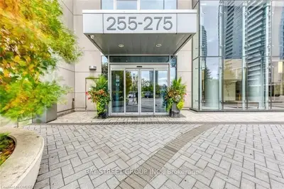 275 Village Green Square 2123, Toronto, On M1s 0l8