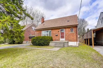 16 Ayre Point Road, Toronto, On M1m 1g5