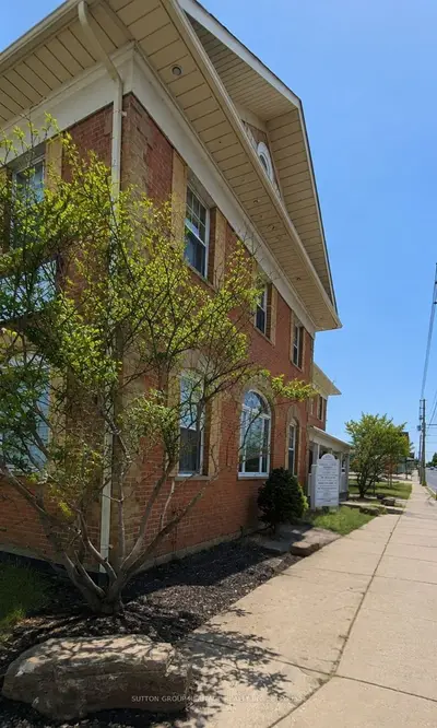 4-413 Dundas Street E, Whitby, On L1n 2j2