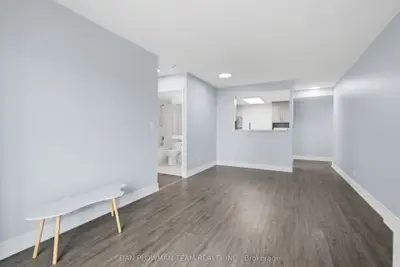8 Lee Centre Drive 913, Toronto, On M1h 3h8