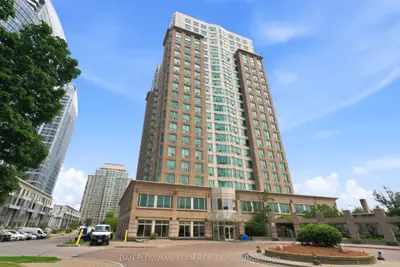 8 Lee Centre Drive 913, Toronto, On M1h 3h8