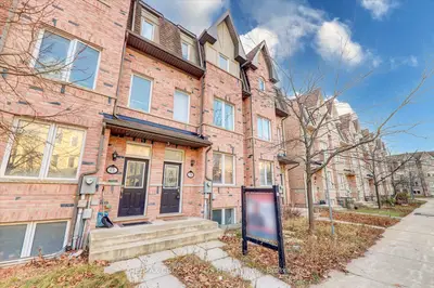 19 Kawneer Terrace, Toronto, On M1p 0c3