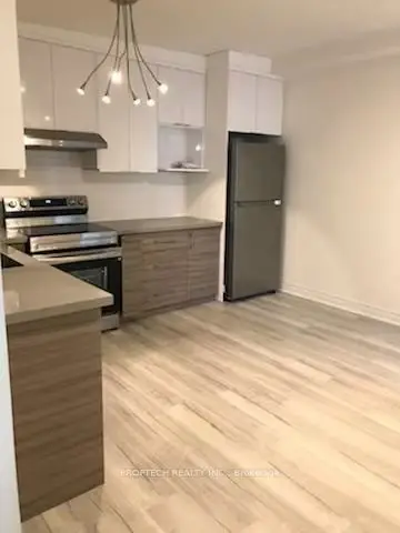 373 Broadview Avenue 7, Toronto, On M4k 2m7