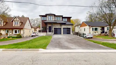 1988 Royal Road, Pickering, On L1v 1y2