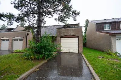 11 Livonia Place 18, Toronto, On M1e 4w5