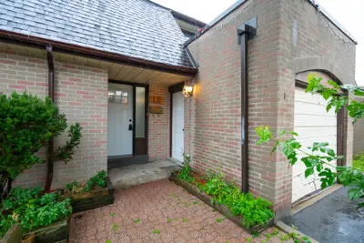 11 Livonia Place 18, Toronto, On M1e 4w5