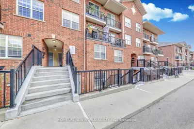 35 Strangford Lane 204, Toronto, On M1l 0e5