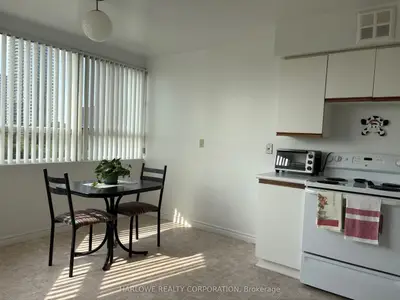 4 Park Vista 1215, Toronto, On M4b 3m8