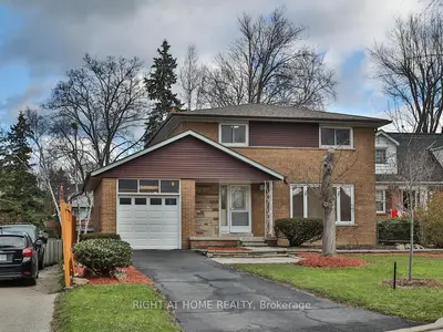 9 Allister Avenue, Toronto, On M1m 3k7