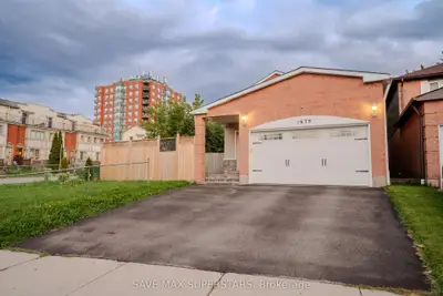 1679 Portland Court, Pickering, On L1v 5l5