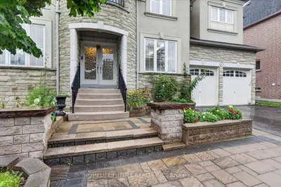 6 Dolby Crescent, Ajax, On L1z 0e1
