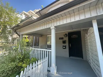 1531 Queen Street E Upper, Toronto, On M4l 1e5