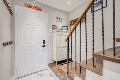 8 Maresfield Drive, Toronto, On M1v 2x1