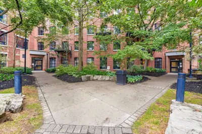 68 Broadview Avenue 205, Toronto, On M4m 2e6