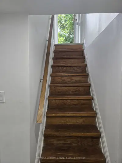 14 Furlong Court Main, Toronto, On M1j 1y8