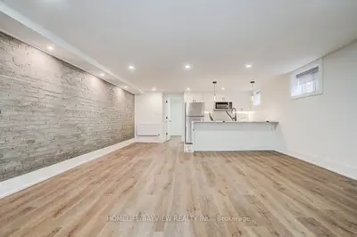 43 Wineva Avenue Lower, Toronto, On M4e 2t1