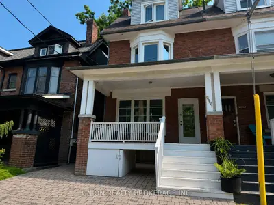 2471 Queen Street E Main, Toronto, On M4e 1h8