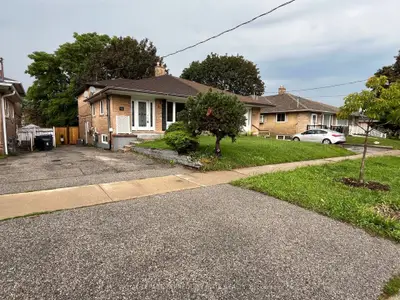 40 Pender Crescent Lwr, Toronto, On M1t 2m7