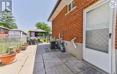 127 Poplar Road Bsmt, Toronto, On M1e 1z5