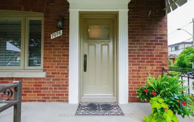 1076 Greenwood Avenue, Toronto, On M4j 4e3
