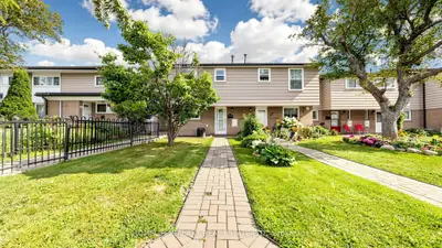 925 Bayly Street 16, Pickering, On L1w 1l4