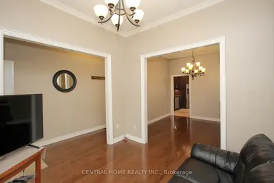 106 Carlaw Avenue, Toronto, On M4m 2r7