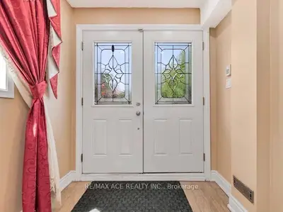 149 Nelson Street Main, Toronto, On M1j 3j8